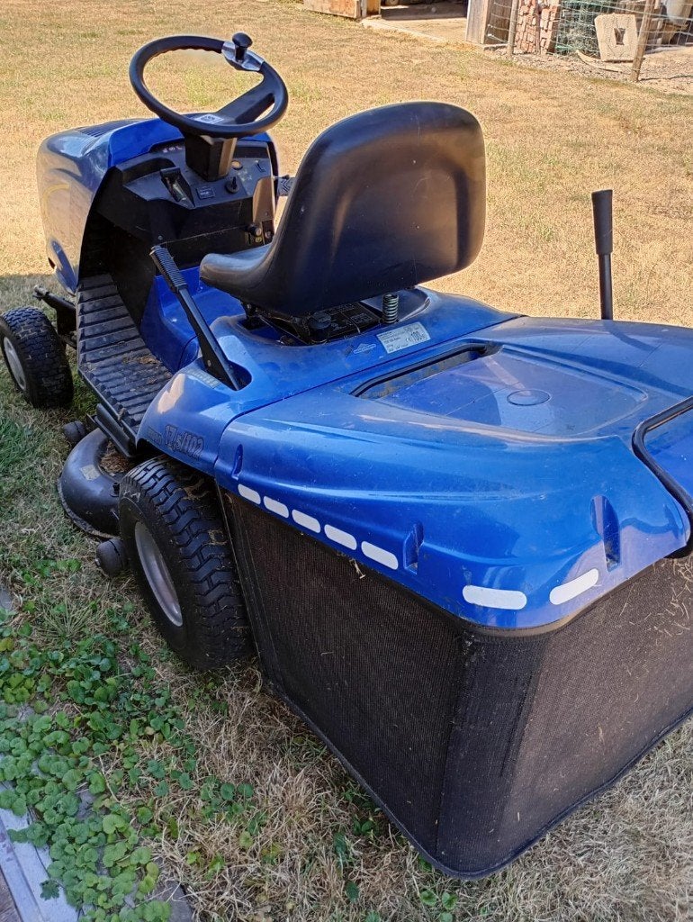 Zitmaaier New Holland, Tuin en Terras, Zitmaaiers, Ophalen, Gebruikt, Elektrische starter, 90 tot 120 cm