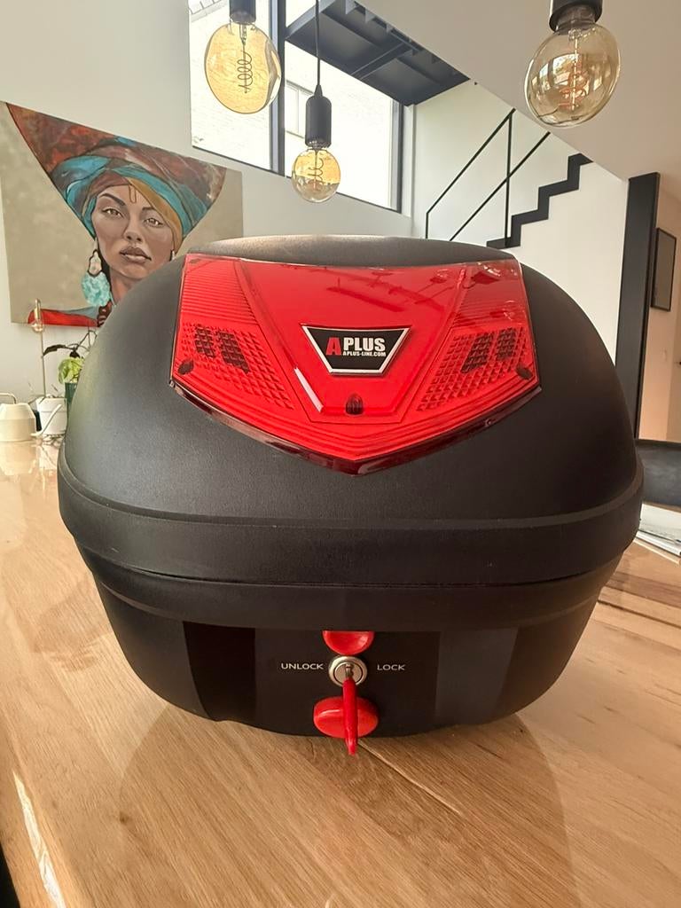 Scooter topkoffer Aplus met montageplaat, Ophalen, Zo goed als nieuw