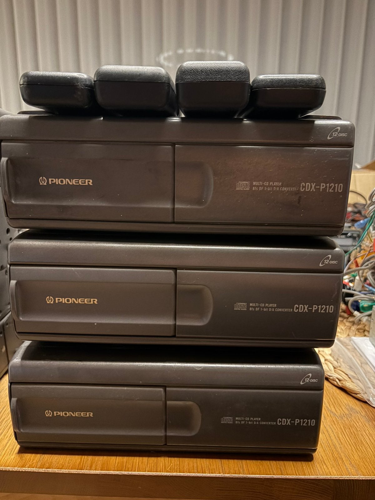 Pioneer cd laders van 6 en 12 cds cdx-p…., Enlèvement ou Envoi, Comme neuf