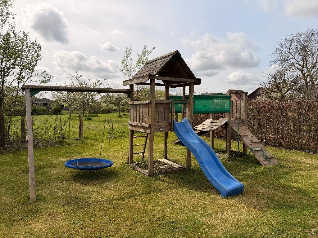 houten speeltuig met glijbaan, schommels en klimmuur, Kinderen en Baby's, Speelgoed | Buiten | Speeltoestellen, Ophalen of Verzenden