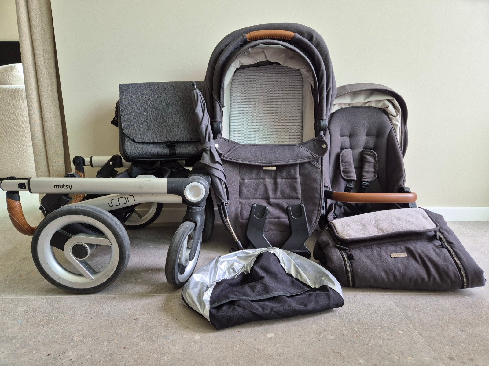 Mutsy iCon kinderwagen 2-in-1 + reiswieg + voetenzak + luier, Ophalen, Maxi-Cosi, Regenhoes