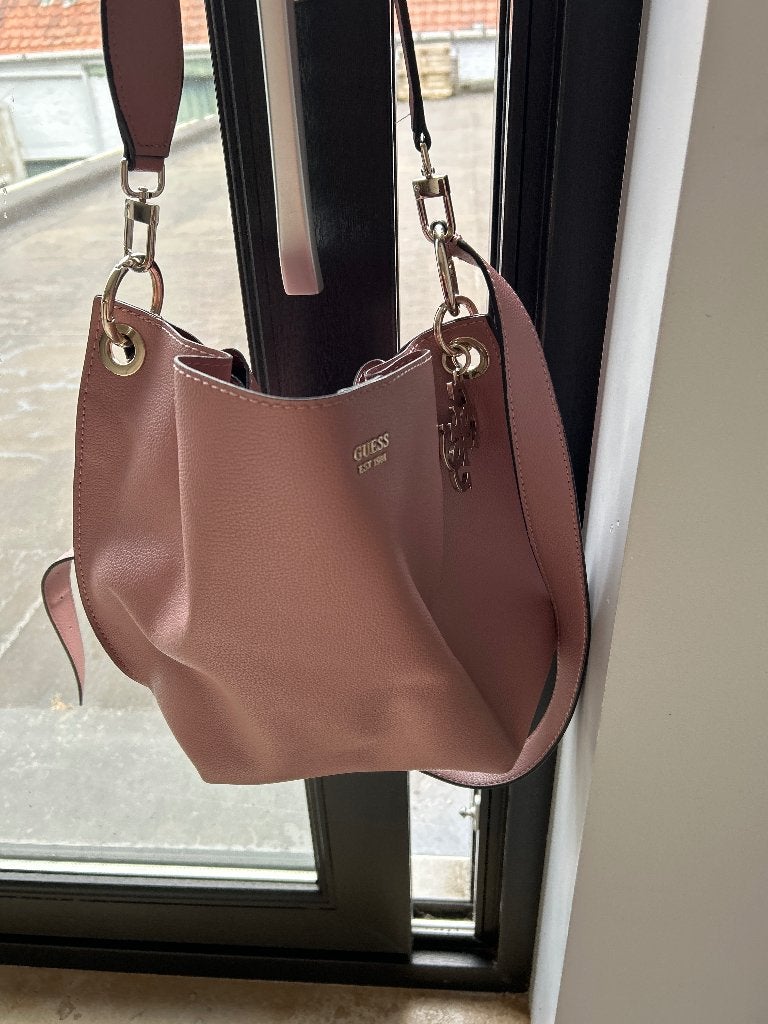 Guess schoudertas, Zo goed als nieuw, Roze, Leer, Ophalen