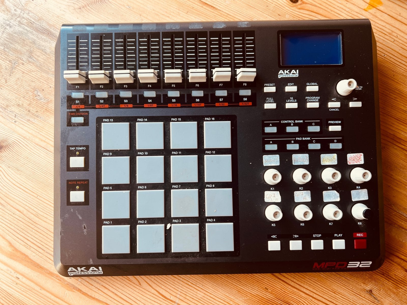 Akai MPD 32, Musique & Instruments, Enlèvement, Comme neuf