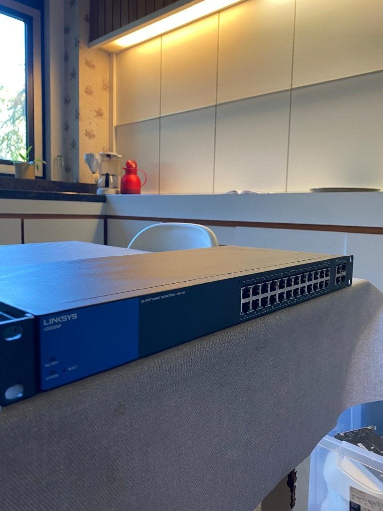 Linksys LGS326P. Commutateur PoE+ Gigabit intelligent, Enlèvement ou Envoi