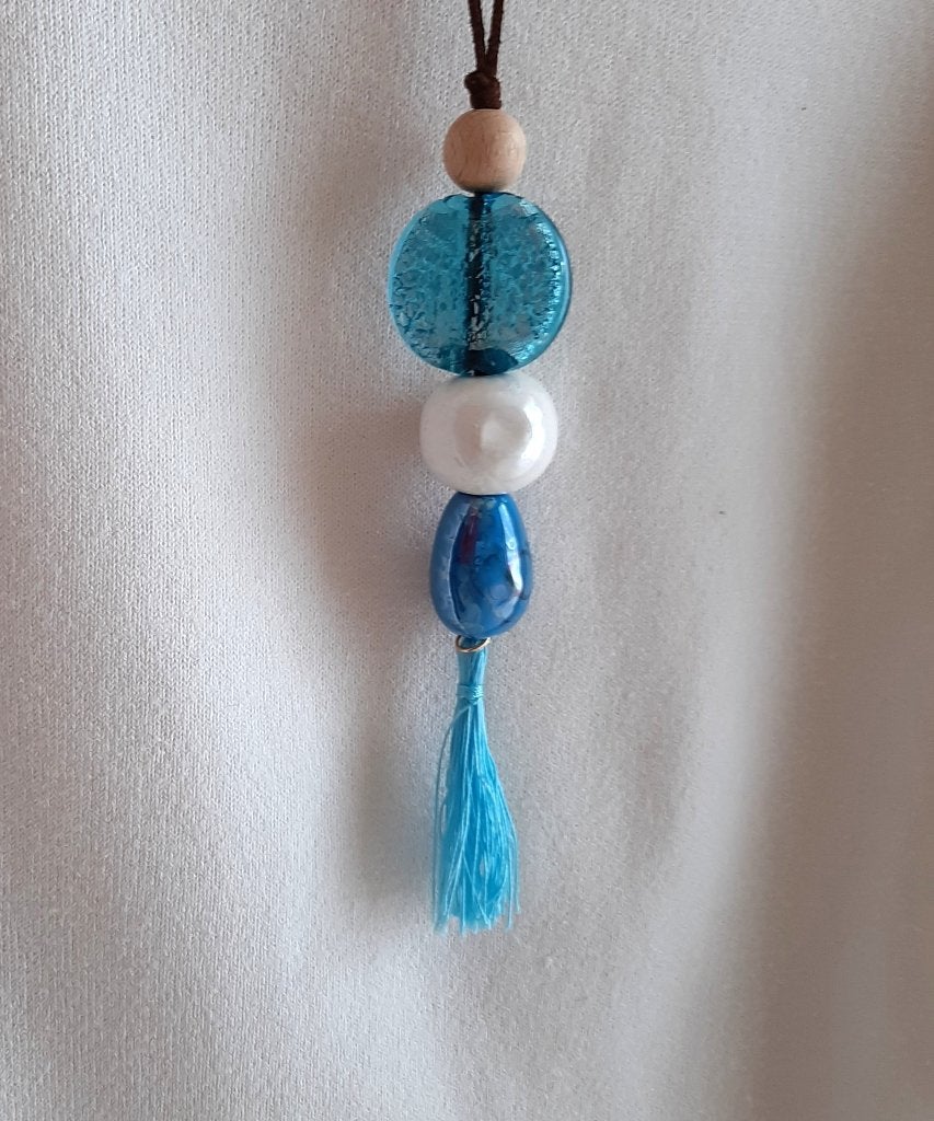 Te koop: Nieuw!! Mooie lange licht blauwe hanger, Handtassen en Accessoires, Kettinghangers, Nieuw, Glas of Kristal, Blauw, Overige voorstellingen