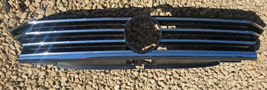 grille de calandre Vw Passat 
référence 3G0853653D
neuve, Enlèvement