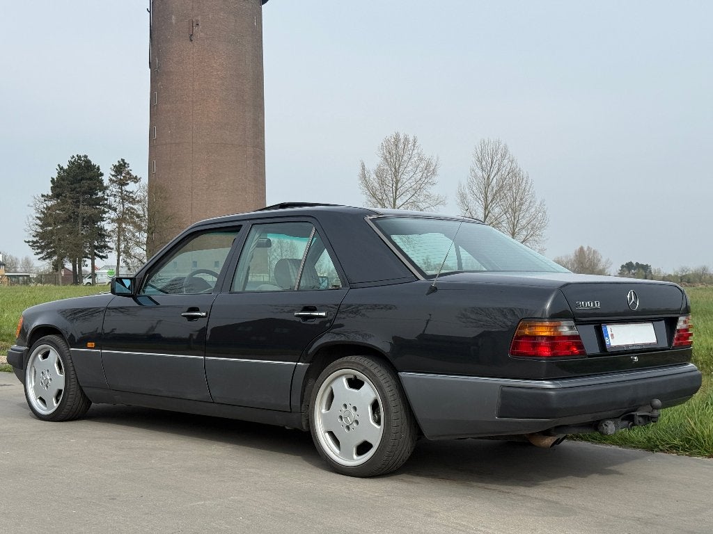 1991 Mercedes-Benz W124 300D 3.0 Diesel met 184.000 KM, Auto's, Stof, Zwart, 5 deurs, Particulier