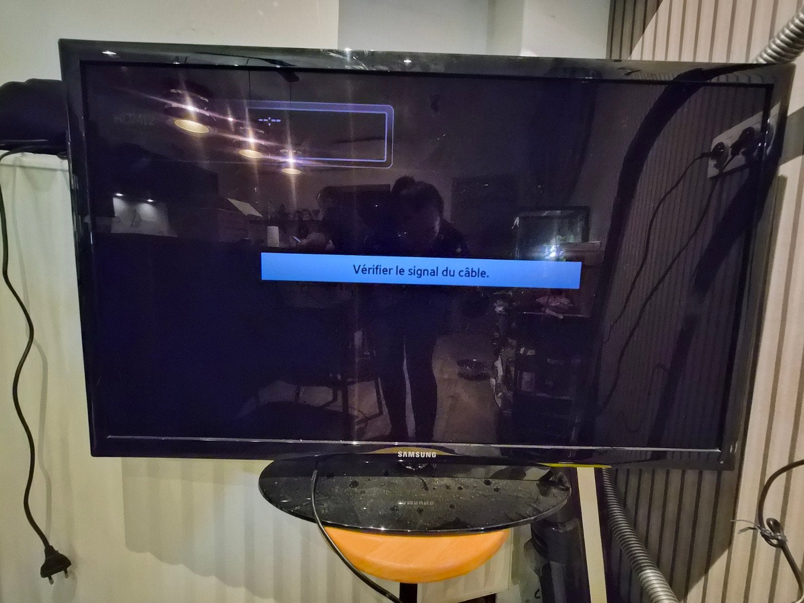 TV Samsung LED / LCD - Avec télécommande et pied d'origine, TV, Hi-fi & Vidéo, LCD, Comme neuf, Enlèvement, Samsung