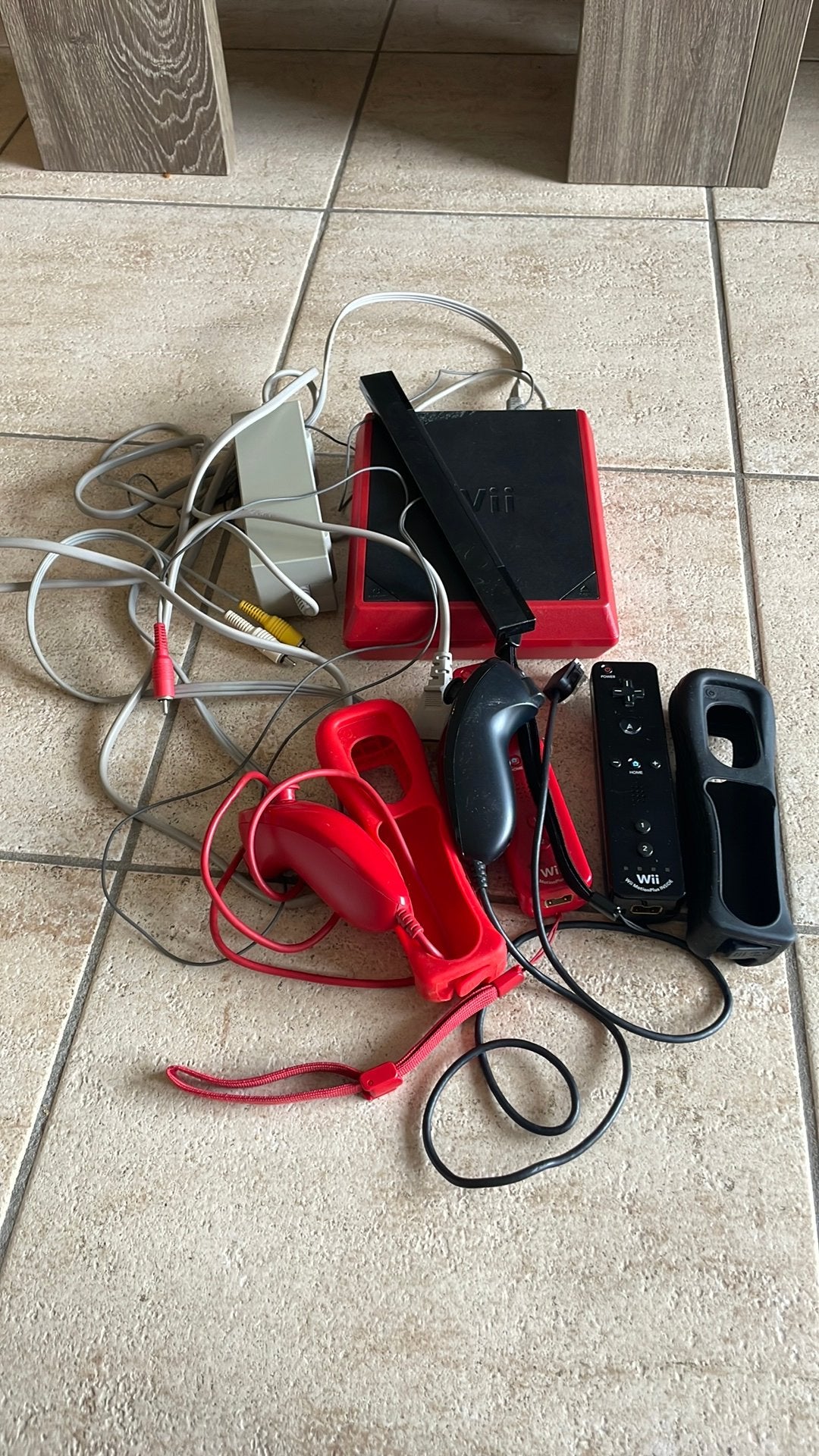 Wii mini, 2 joueurs, Aventure et Action, Enlèvement, Utilisé