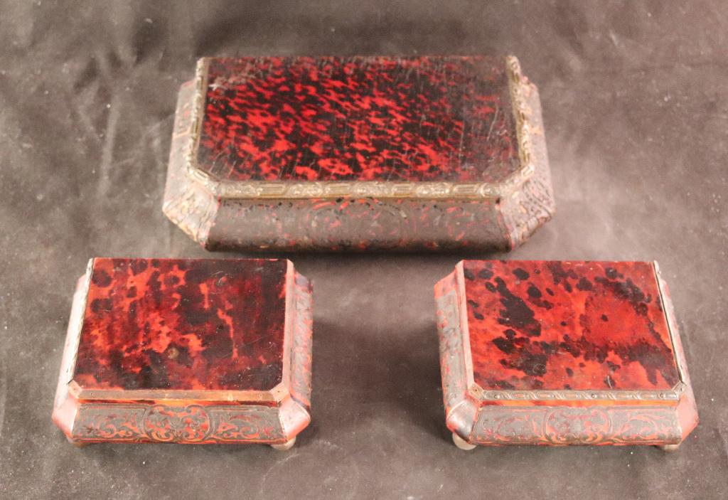 Trois consoles du XIXe siècle à décor de boules, Enlèvement ou Envoi