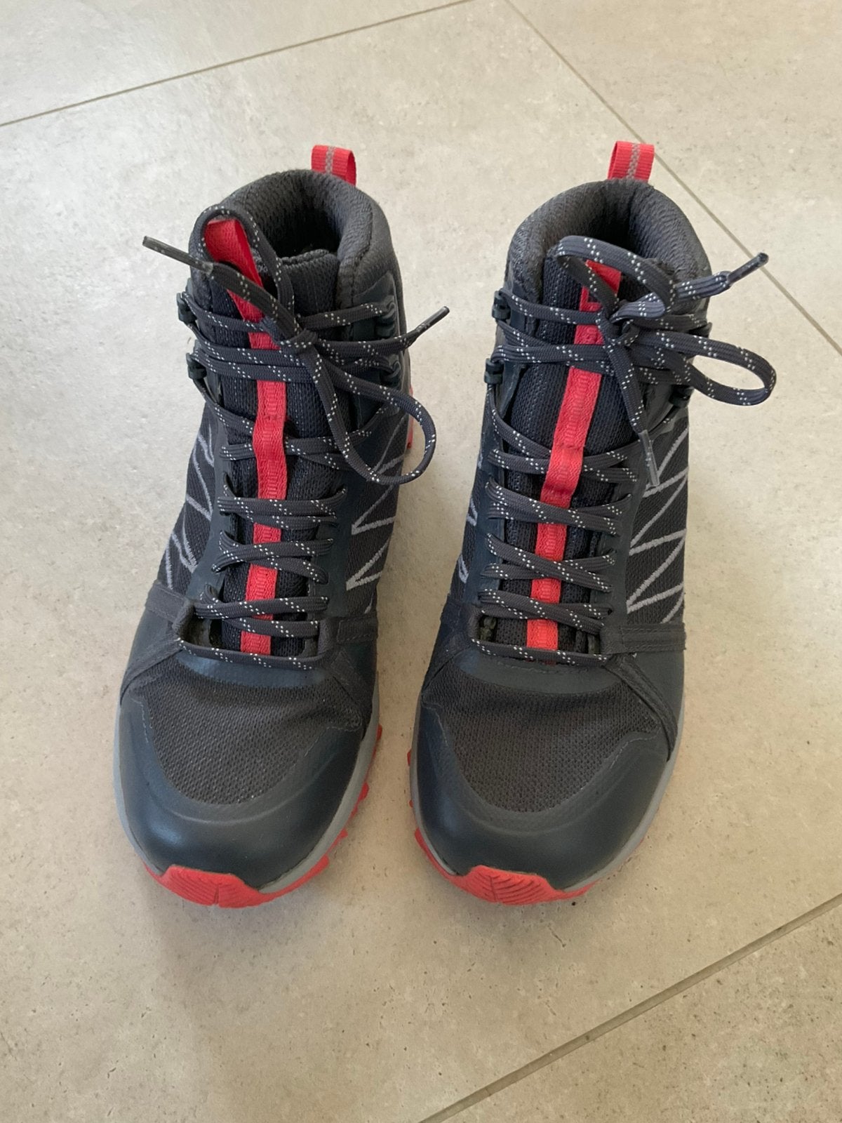 Mooie wandel en/of bergschoenen merk The North Face, Sport en Fitness, Bergsport en Wandelen, Ophalen, Zo goed als nieuw