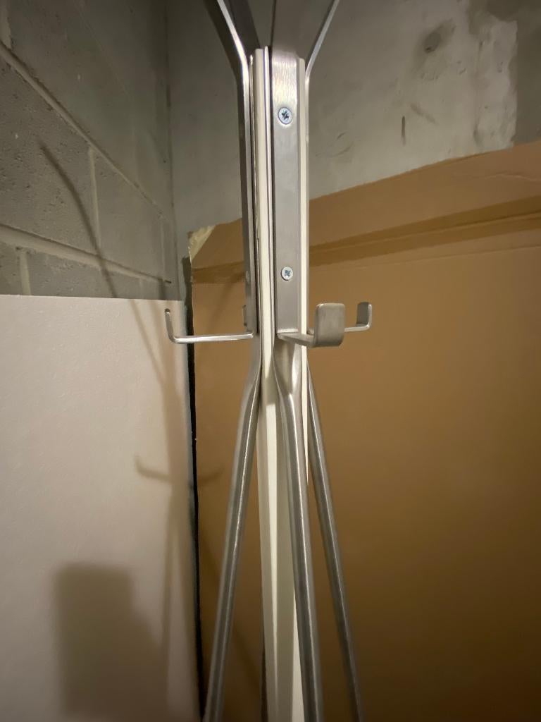 Porte-manteau sur pied IKEA (Tjusig), Comme neuf, Bois, Portemanteau sur pied, 150 à 200 cm