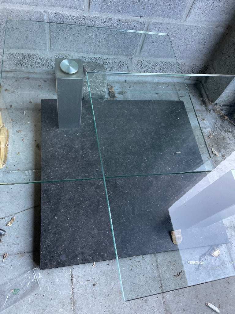 Salon tafel, Carré, Verre, Enlèvement, Utilisé