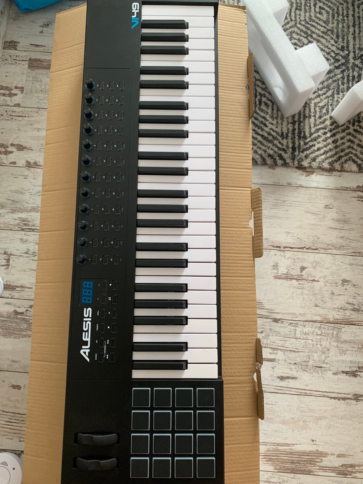ALESIS VI49, Ophalen, Zo goed als nieuw