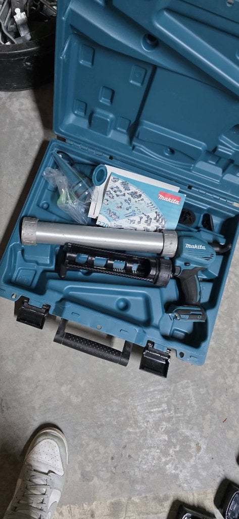 Pompe à silicone électrique makita, Enlèvement