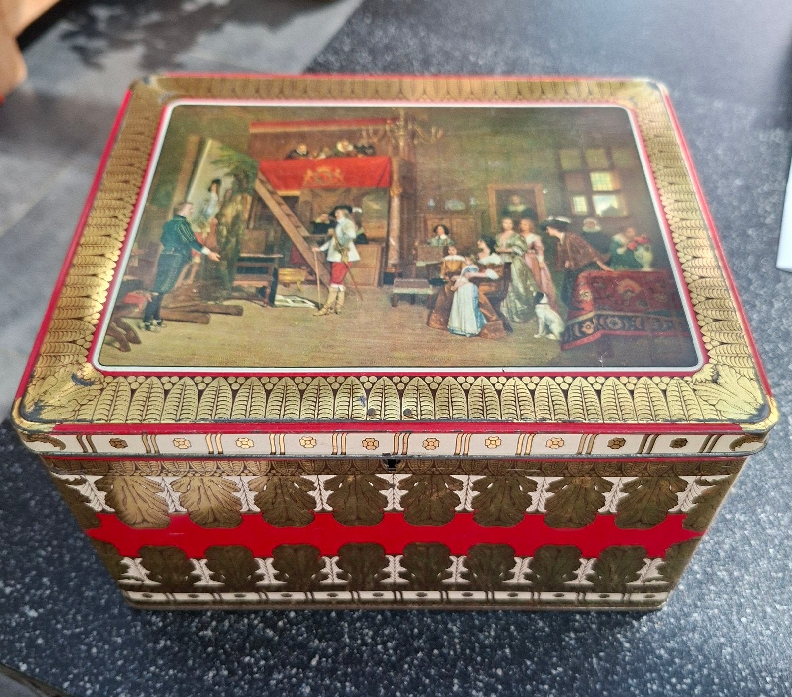 Blikken doos uit jaren '50 - '60 Victoria, Ophalen