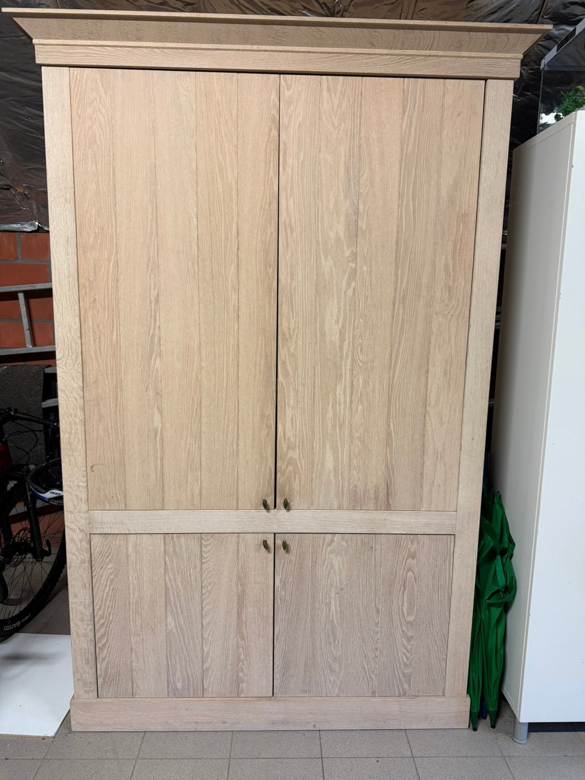 Eiken houten kast te koop ((Denolf), Enlèvement, Utilisé, Chêne, Avec tablette(s)