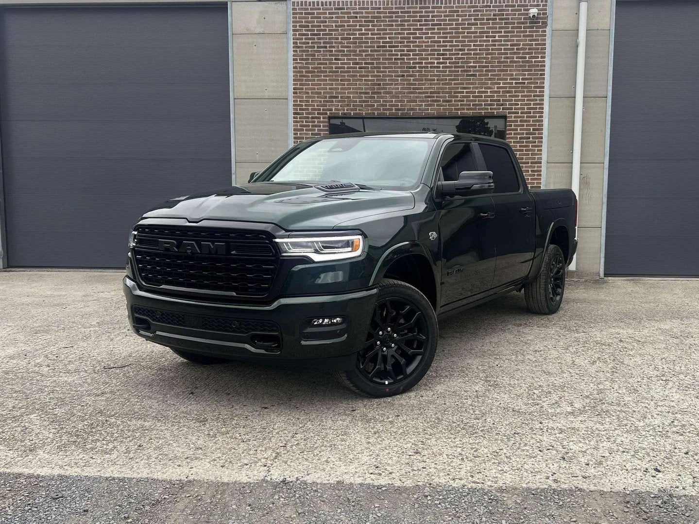 Dodge Ram Model 2026 Limited Night 5.7 V8 €87.900 ,-excl b, Autos, Neuf, Autres modèles, Achat, 295 kW