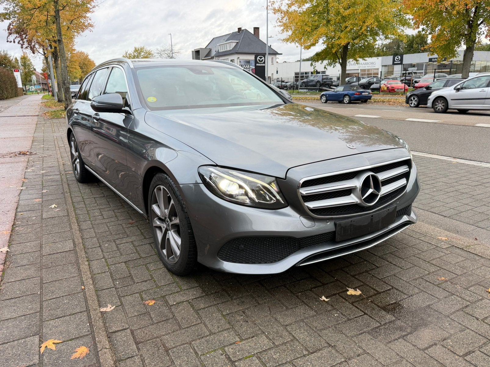 Mercedes E220 Avangarde Automaat 2018 155.000km, Auto's, Dealer onderhouden, 143 kW, 4 cilinders, Leder en Stof