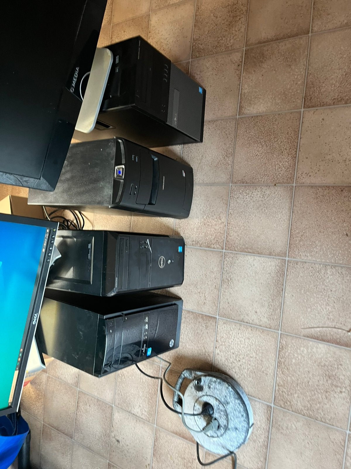4x complete PC een 4x monitor Werkt nog goed, Ophalen, Zo goed als nieuw
