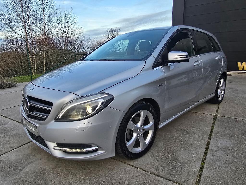 Mercedes B Klasse 180 Automaat Airco, Navi + Garantie, Auto's, Euro 5, Monovolume, Zwart, Bedrijf