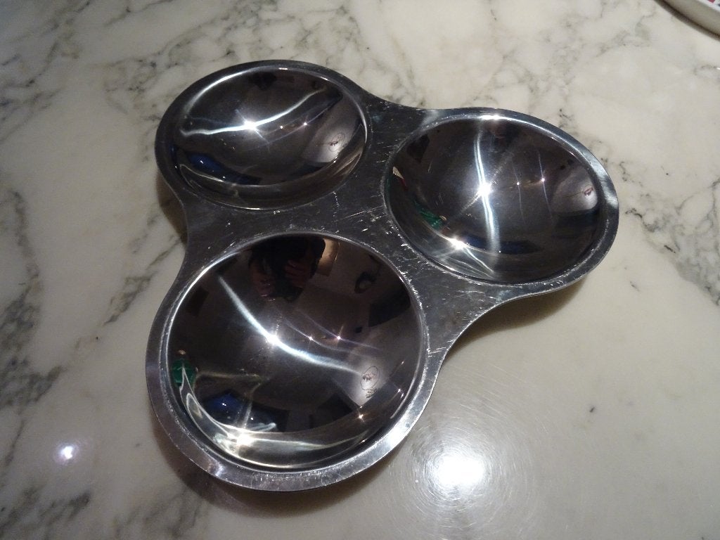 Plat apéritif en inox de forme triangulaire Design 1975., Enlèvement ou Envoi