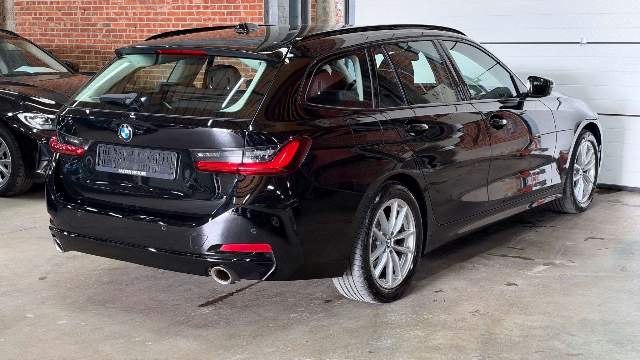 BMW 318 iA*Benzine*Facelift*Garantie*SportAutomaat*LED*Par, Autos, Achat, Euro 6, Carnet d'entretien, Noir