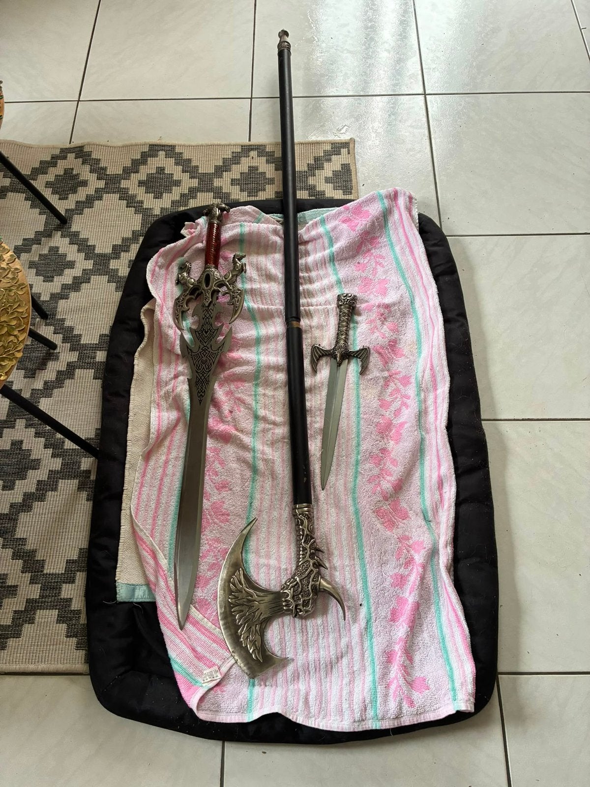 épée, poignard, hache de fantaisie ou de cosplay, Collections, Collections Autre, Enlèvement ou Envoi, Comme neuf