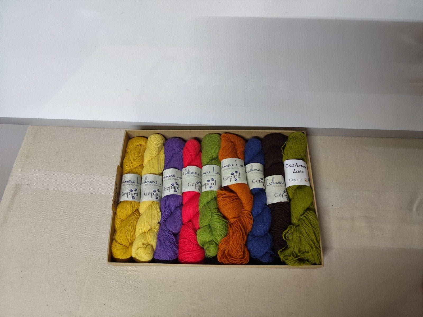 Garen pure cashmere 9 verschillende kleuren. NIEUW., Hobby en Vrije tijd, Breien en Haken, Ophalen