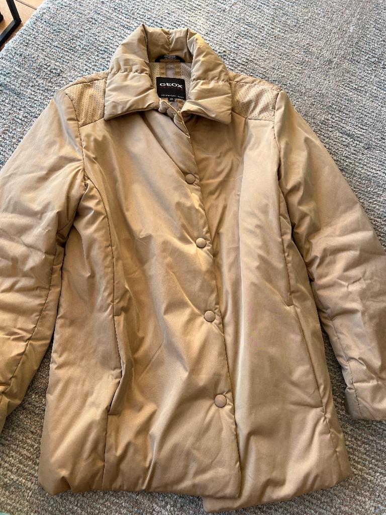 Geox beige dons jas 44, Kleding | Dames, Geox, Beige, Maat 42/44 (L), Ophalen of Verzenden