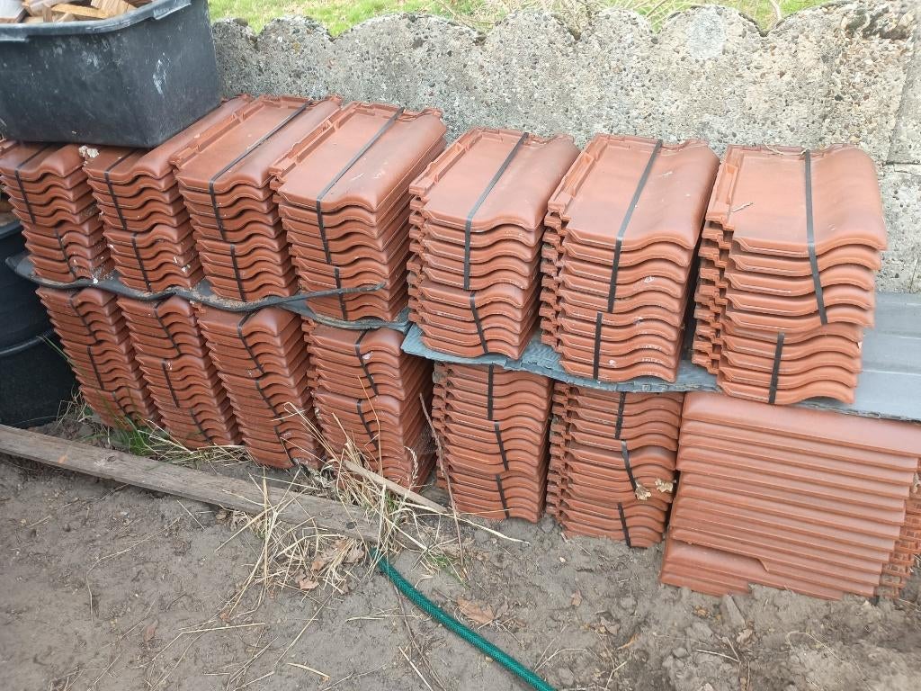 Nieuwe Dakpannen en kantpannen ., Doe-het-zelf en Bouw, Ophalen, 10 tot 15 m², Steen of Klei, Nieuw