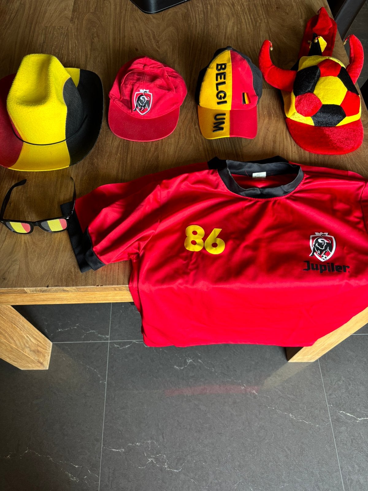 Maillots Diables rouges casquette lunettes chapeau Belgique, Enlèvement, Utilisé