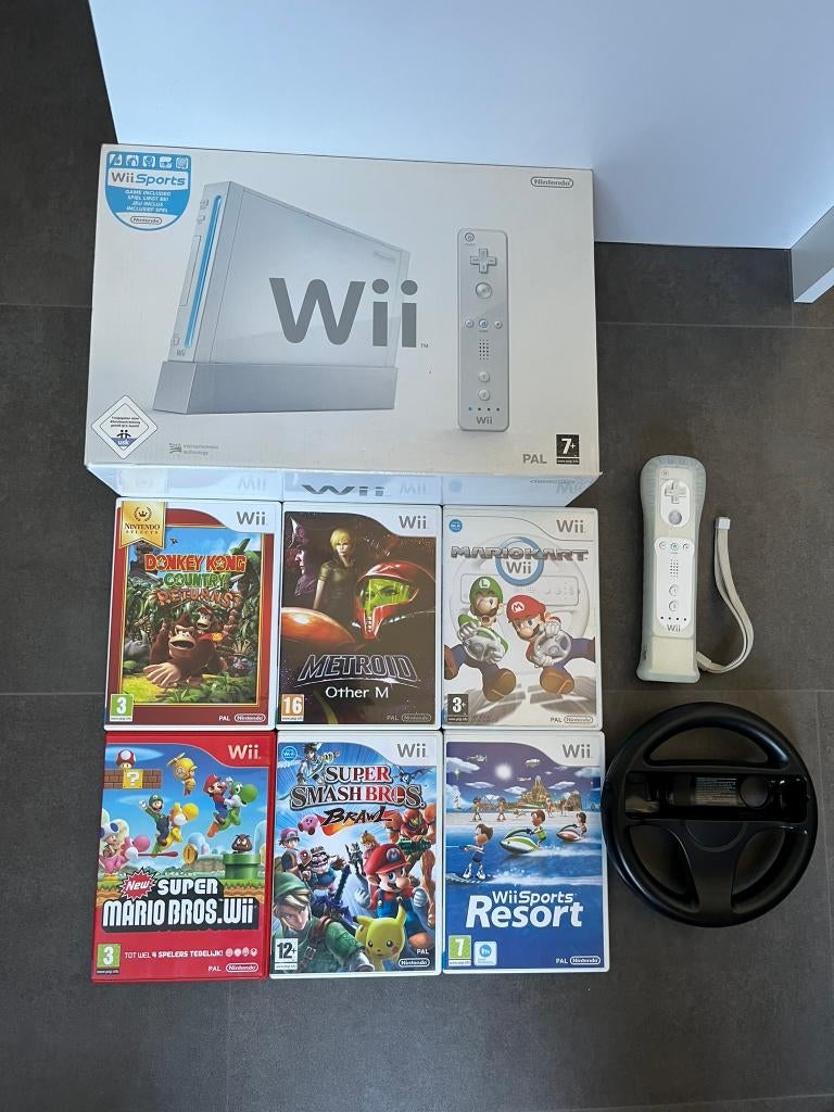 Nintendo Wii Sports pack Wit in doos met 7 games, Ophalen of Verzenden, Gebruikt, Met 2 controllers, Met stuurtje