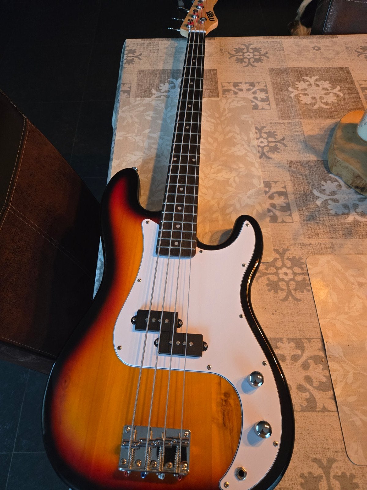 basgitaar, Musique & Instruments, Instruments à corde | Guitares | Basses, Enlèvement, Comme neuf, Électrique