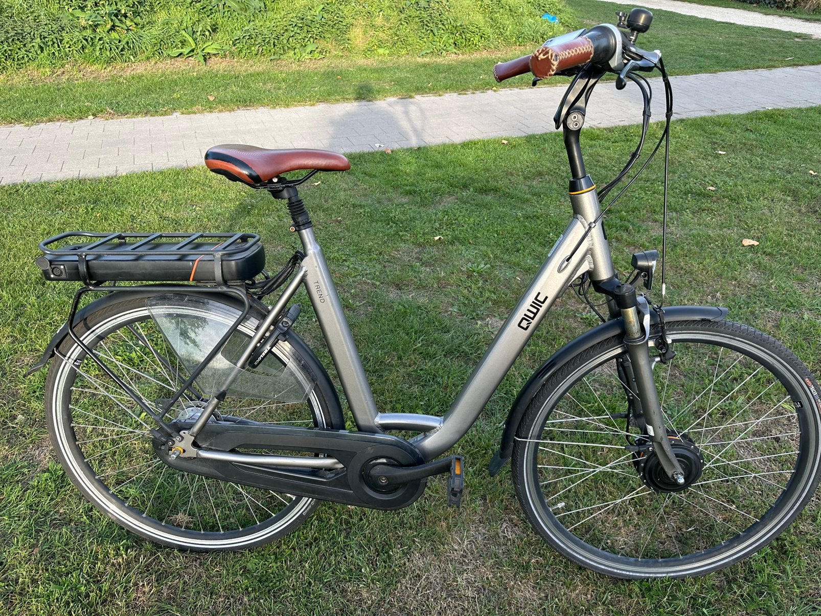 Elektrische damesfiets Qwic, Ophalen, Zo goed als nieuw, Qwic