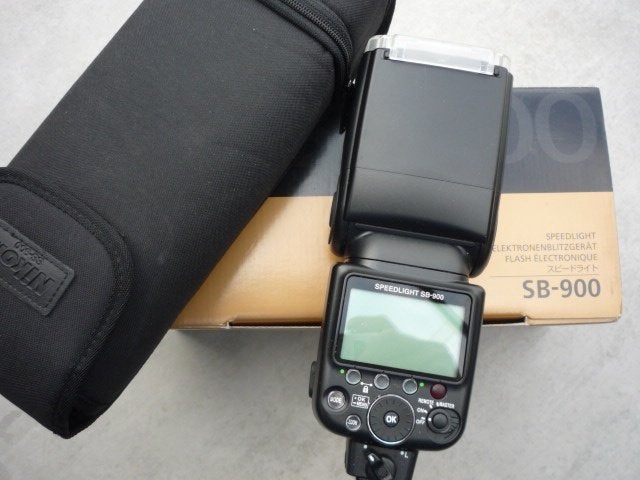 NIKON flitser SB900, Audio, Tv en Foto, Externe flitser, Zo goed als nieuw, Nikon, Kantelbaar