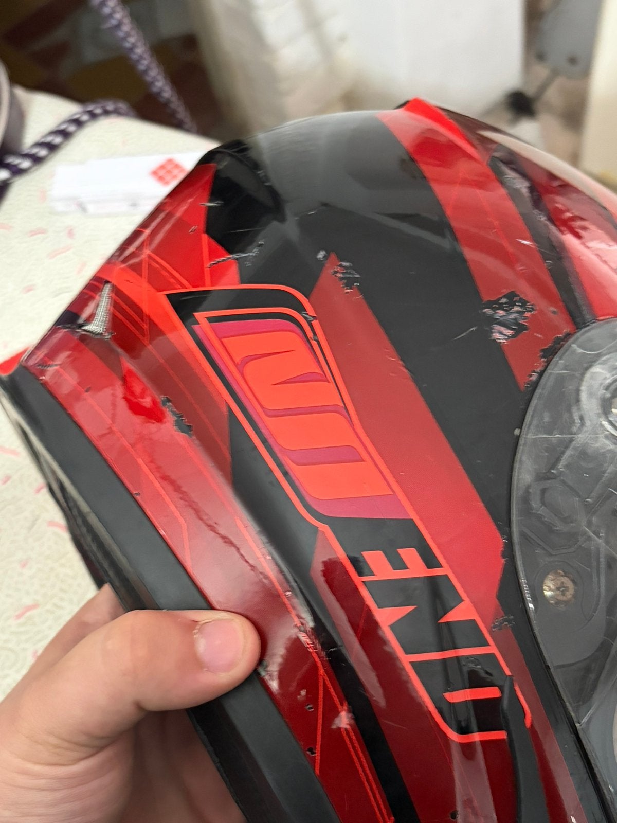 Cassque de moto, Enlèvement
