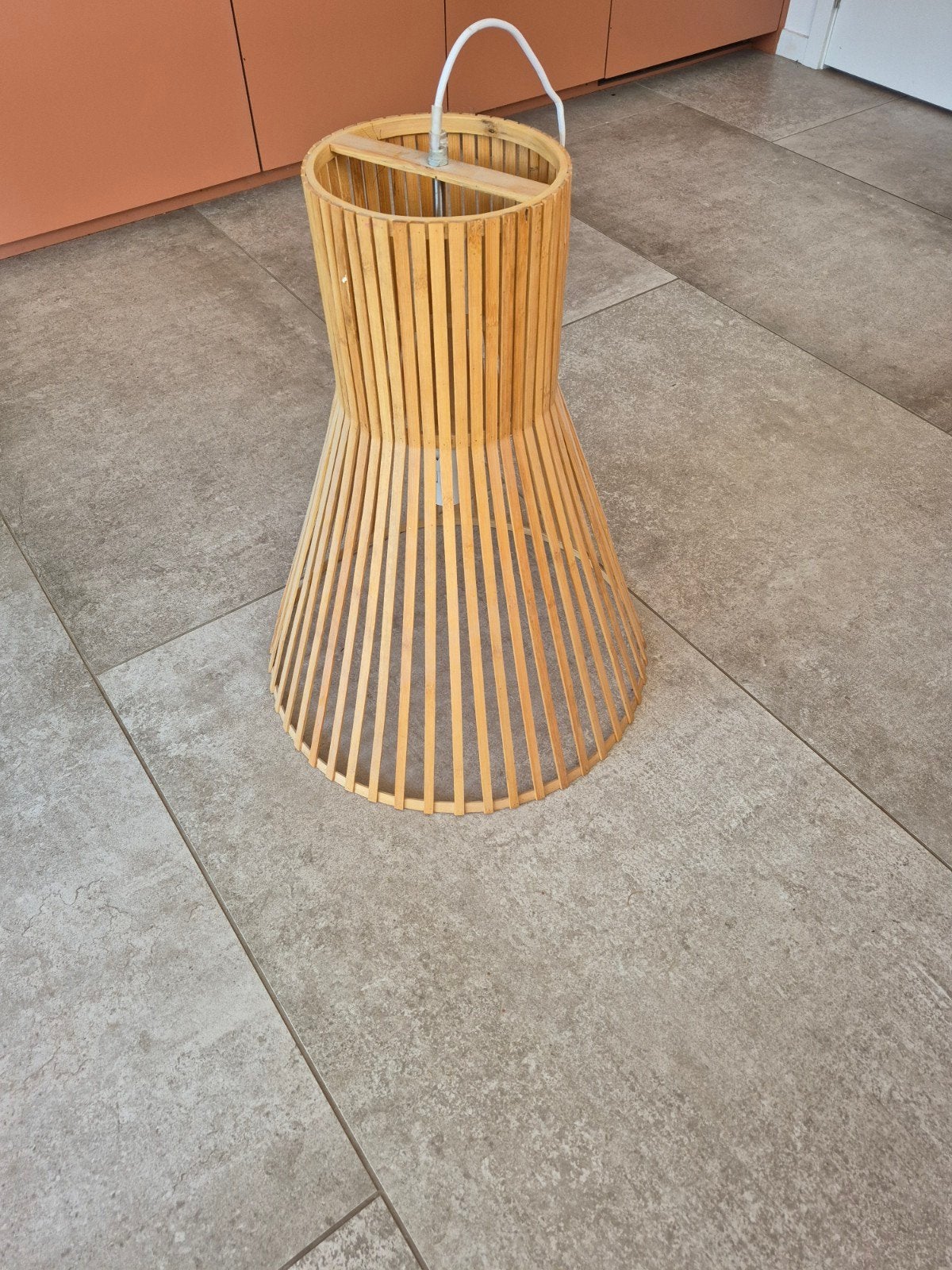 Bamboo hanglamp, Ophalen