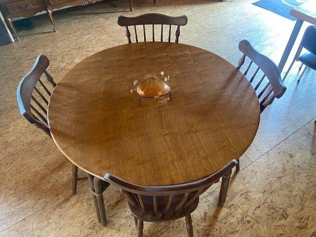 TAFEL+4STOELEN VAN BRUIN CAFE ROND, Huis en Inrichting, Tafels | Eettafels, Ophalen, Gebruikt, Bruin cafe, Rond