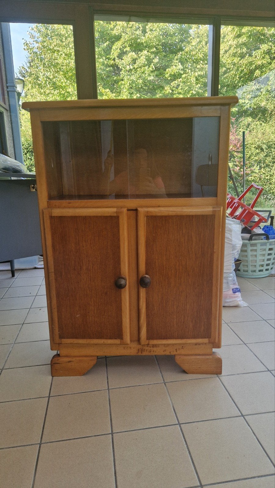 Kleine vintage vitrinekast/Retro laag dressoir (jaar 40-5), Ophalen