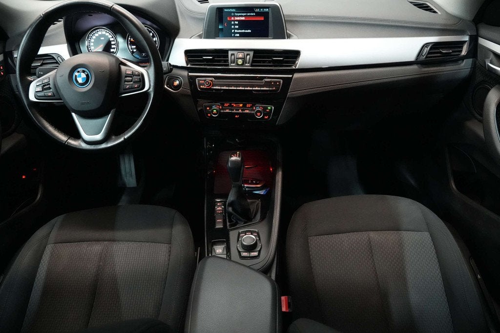BMW X2 xDrive25e Plug in Hybride Benzine 2022 Garantie, Auto's, BMW, Automaat, Gebruikt, Wit, Bedrijf