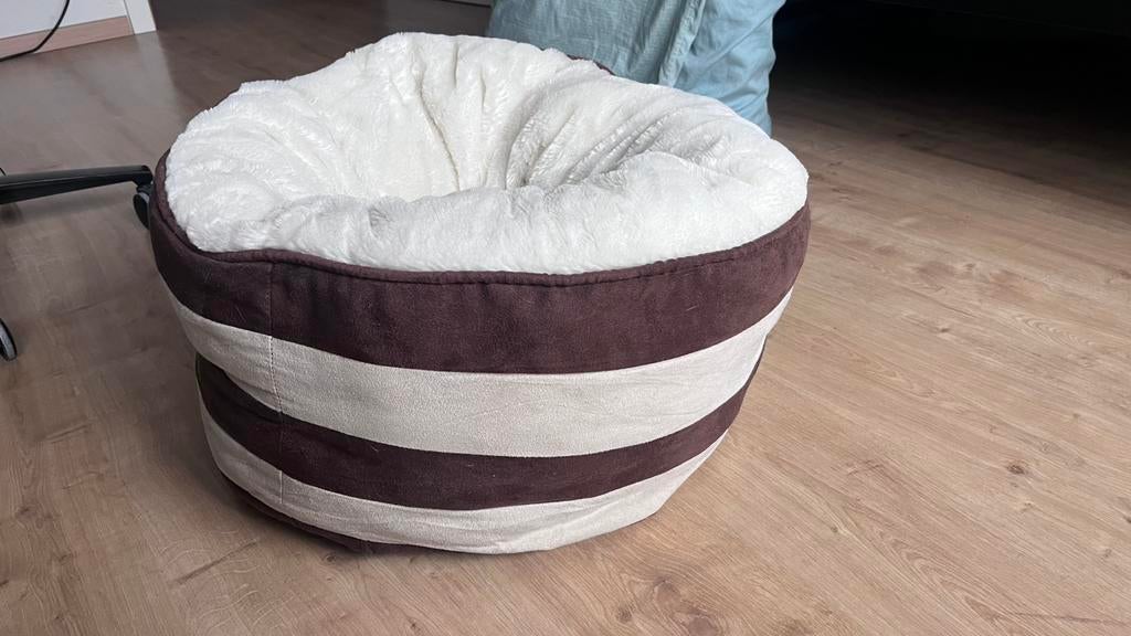 Fluffy mand voor kat of kleine hond - nieuw, Dieren en Toebehoren, Kattenmanden, Ophalen of Verzenden, Zo goed als nieuw, Pluche