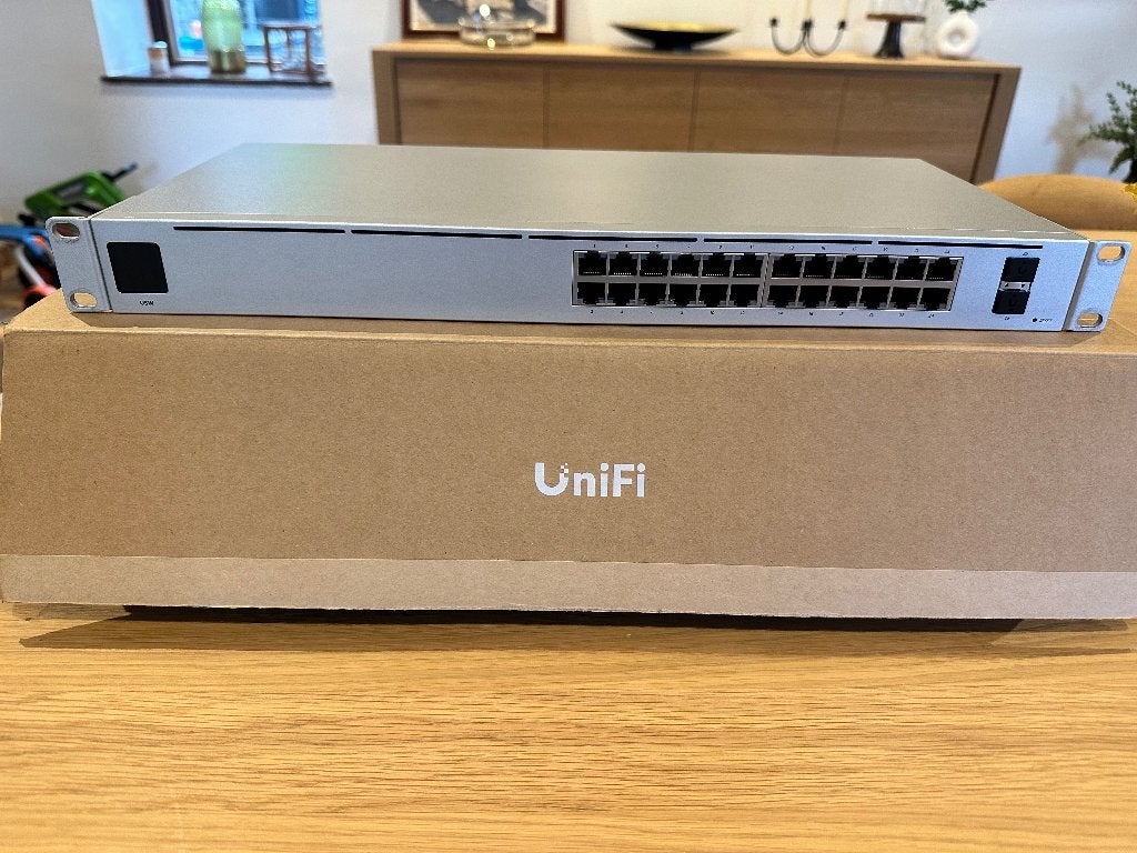 Ubiquiti unifi USW 24 switch standard gen2, Informatique & Logiciels, Enlèvement ou Envoi, Utilisé