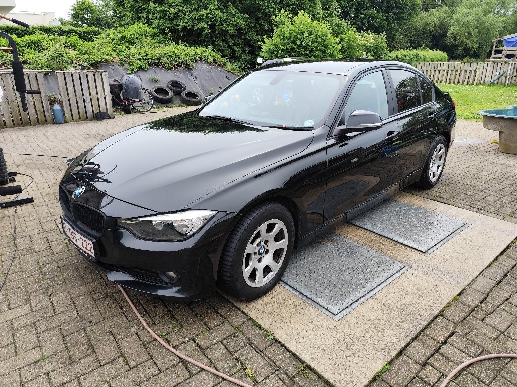BMW F30 320d voor opmaak,onderdelen,export, Autos, Cuir, Euro 5, Boîte manuelle, Noir