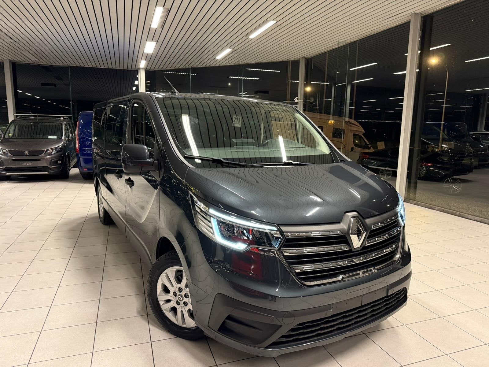 Renault Traffic 9 Places 2.0dCi 81kW Euro 6d-ISC-FCM, Autos, Argent ou Gris, Achat, Euro 6, Entreprise
