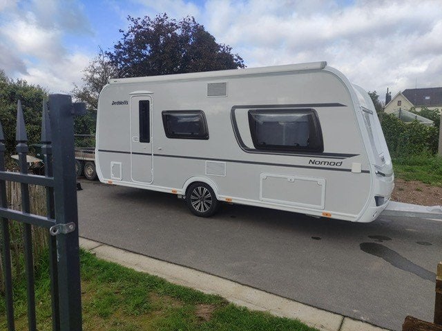 trekcaravan dethleffs nomad 490 EST, Caravanes & Camping, Caravanes, Particulier, jusqu'à 3, 1250 - 1500 kg, Siège standard, Dethleffs