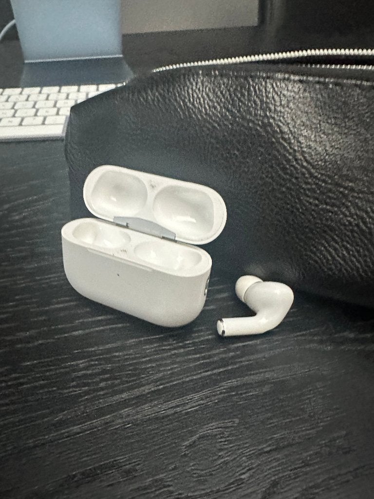Apple AirPods Pro 2 – Rechter oortje + case – Met factuur, Ophalen, Gebruikt, Apple