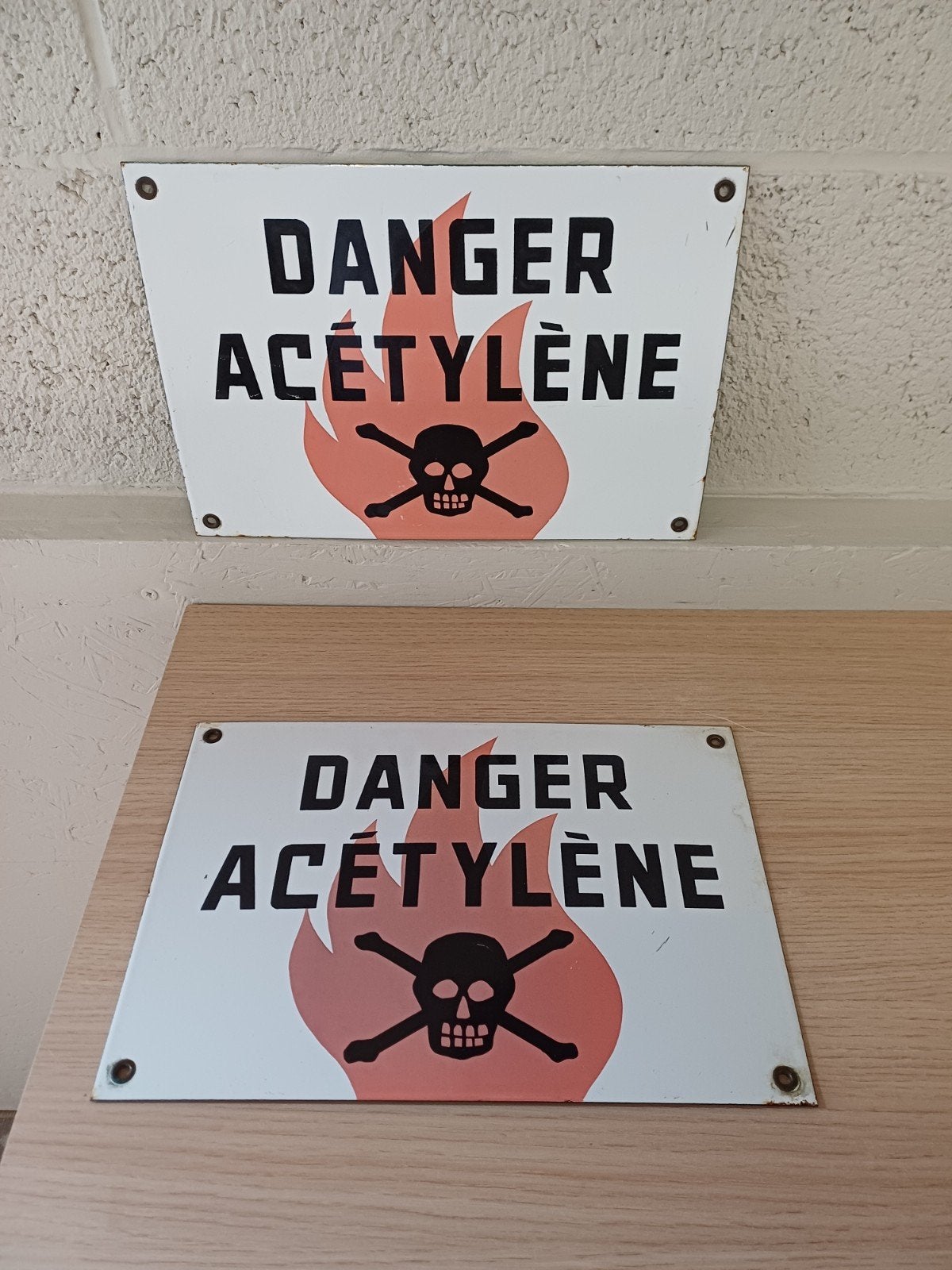 2 emaille gevaren bordjes, Antiek en Kunst, Ophalen of Verzenden