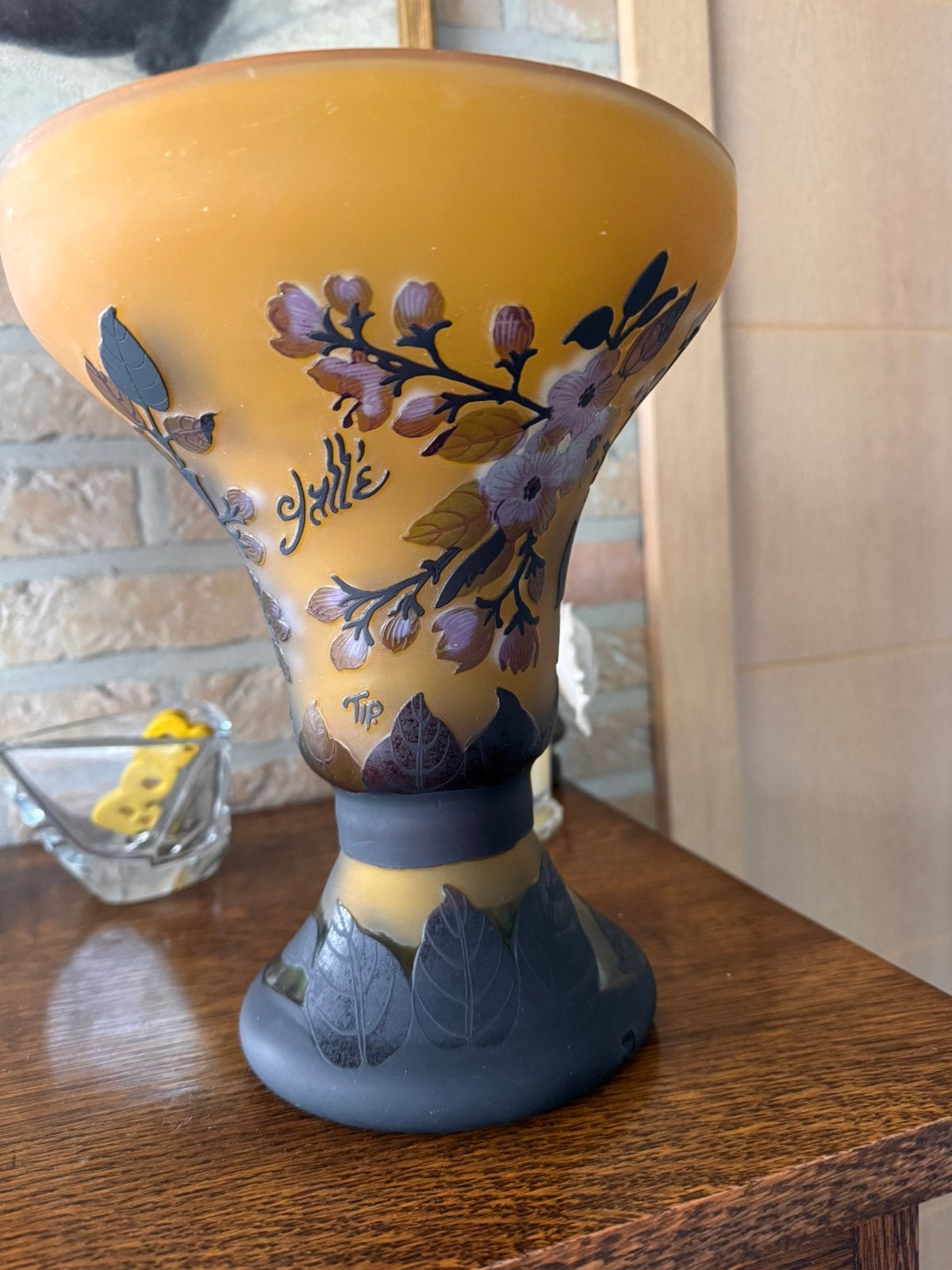 Vase en pâte de verre, Enlèvement