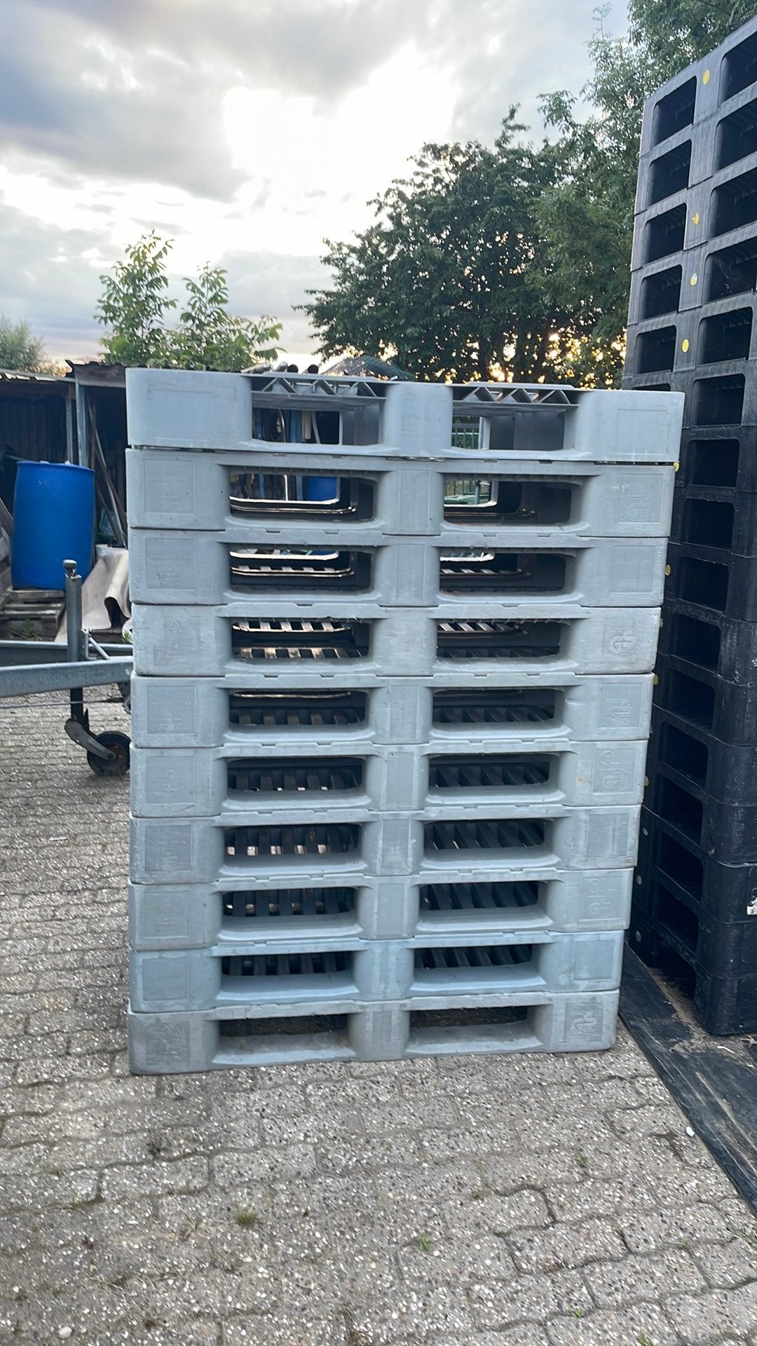 Palettes en plastique gris, Enlèvement, Comme neuf
